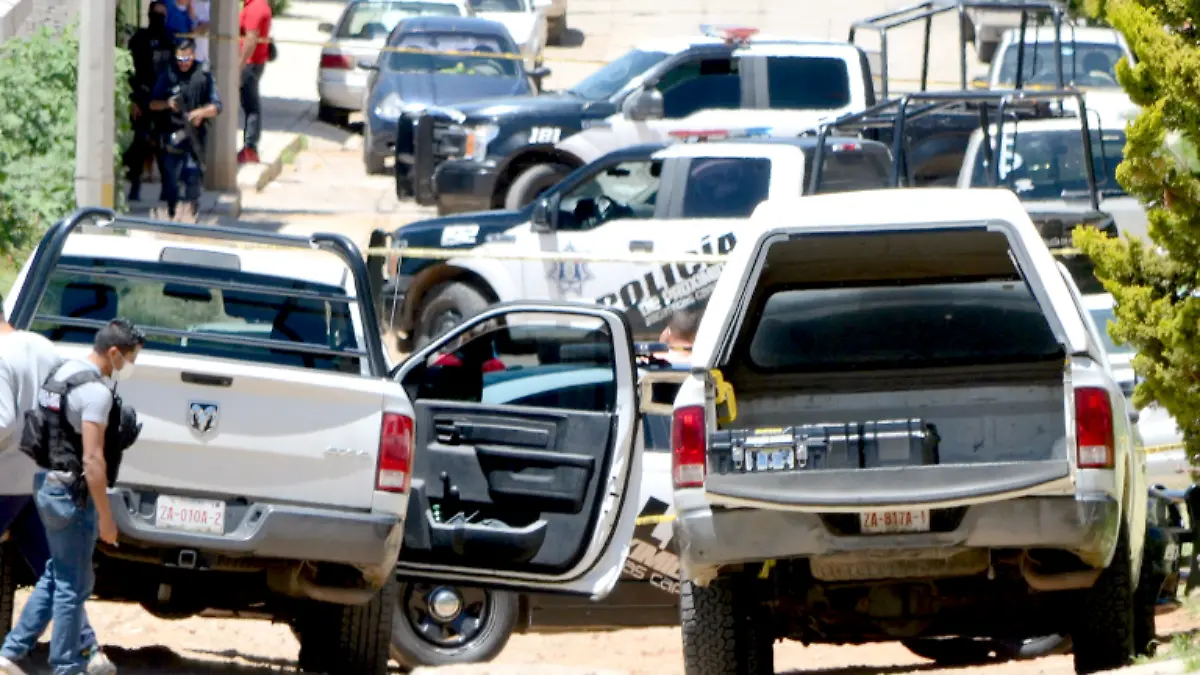 Elementos de las policías Municipal y de Investigación acordonaron el sitio del ataque armado