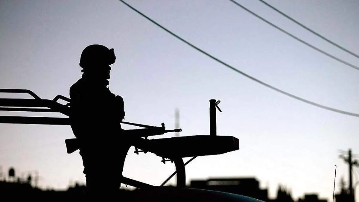 Vigilancia de un elemento de la Policía Estatal
