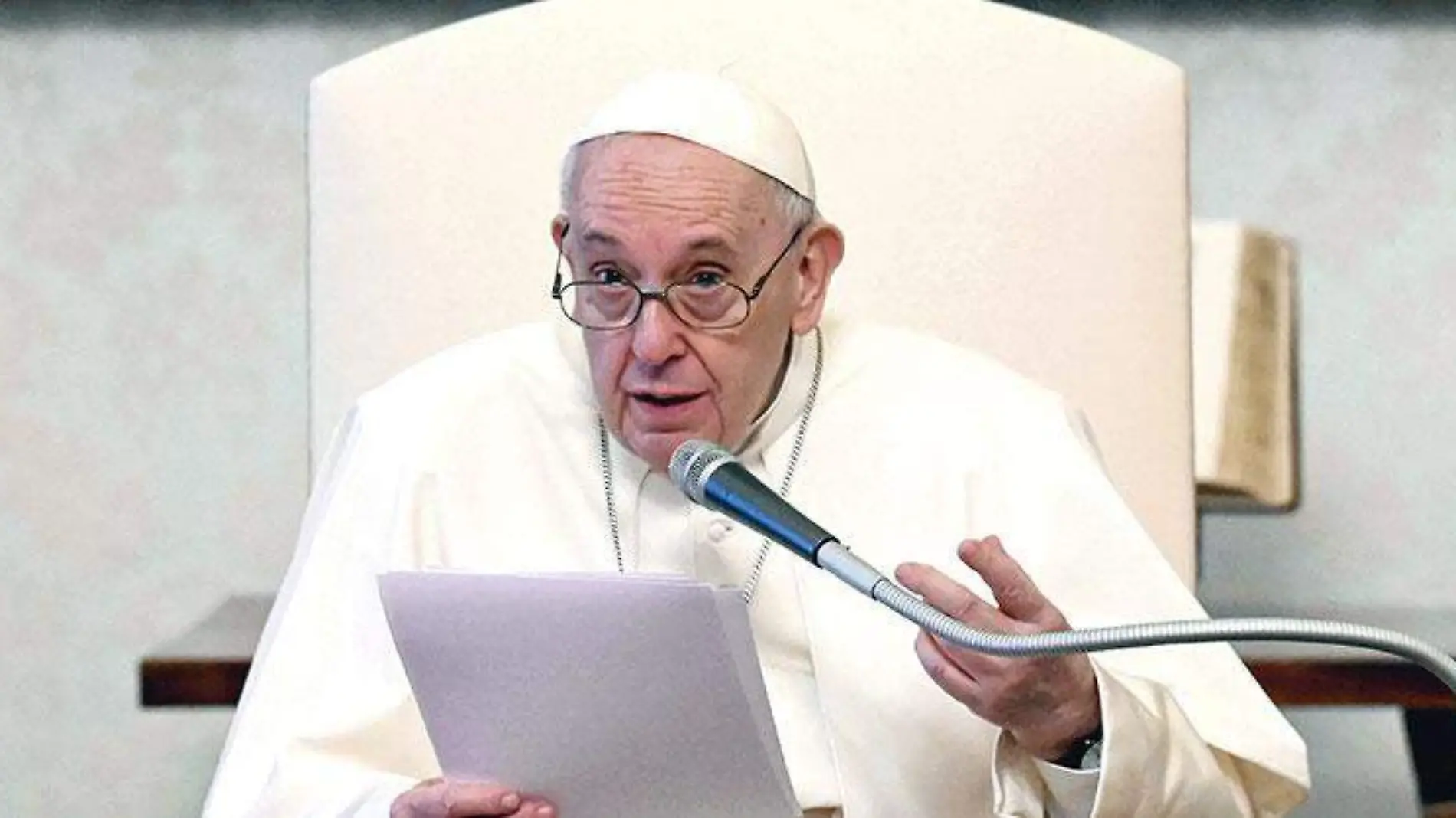 PapaFranciscoquitaprivilegiosaobisposycardenales