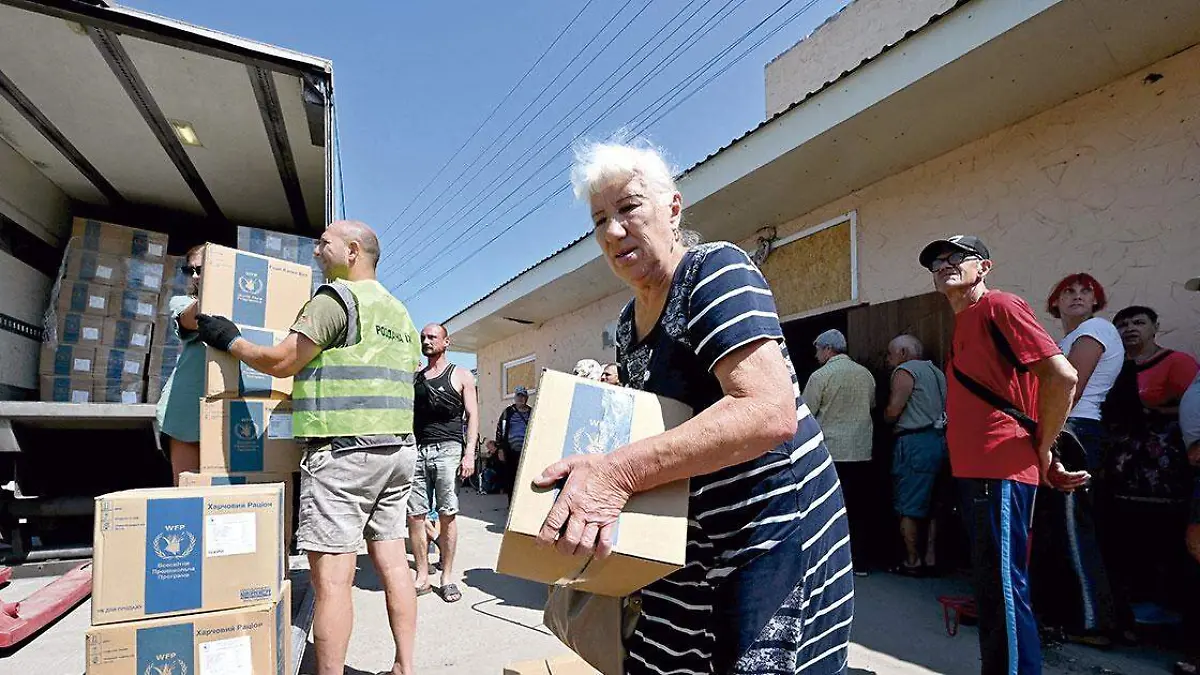 Personas-apoyadas-con-víveres-en-ucrania