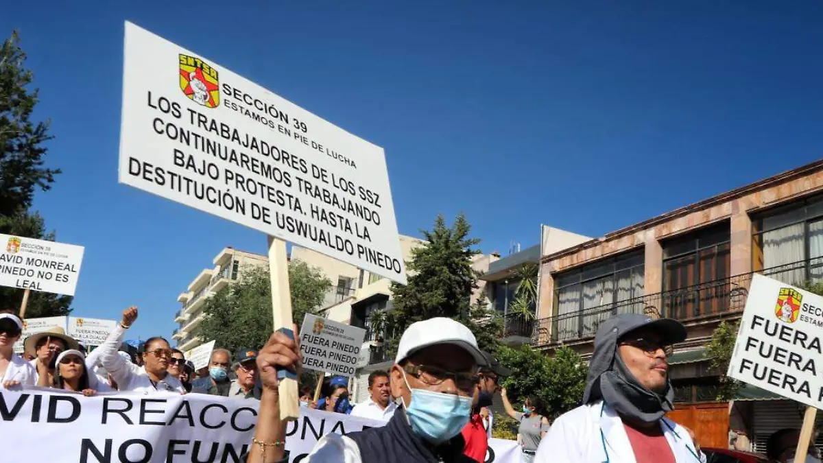 Manifestantes exigen la renuncia del secretario de salud