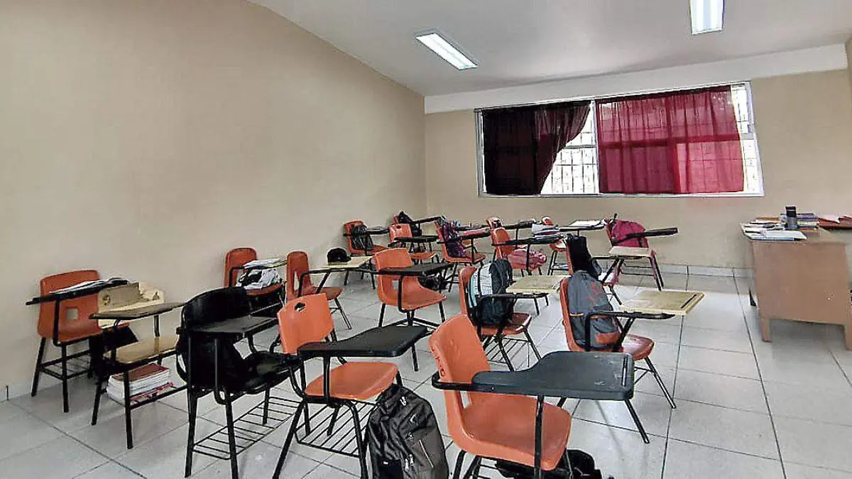 Salón-de-clases-sin-alumnos