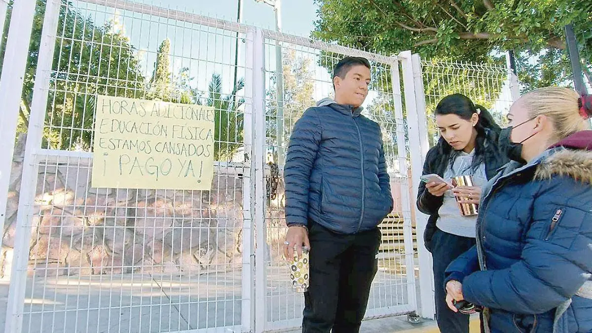 docentes-de-educacion-física-toman-instalaciones-de-la-SEZ