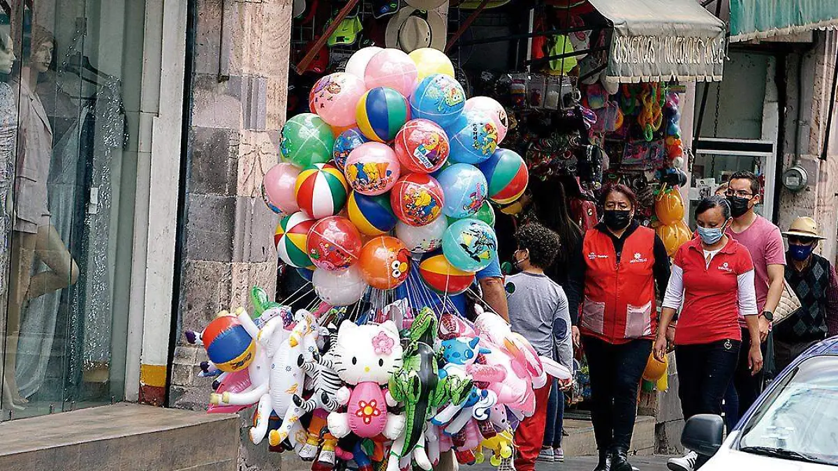 Personas en la vía pública en Zacatecas