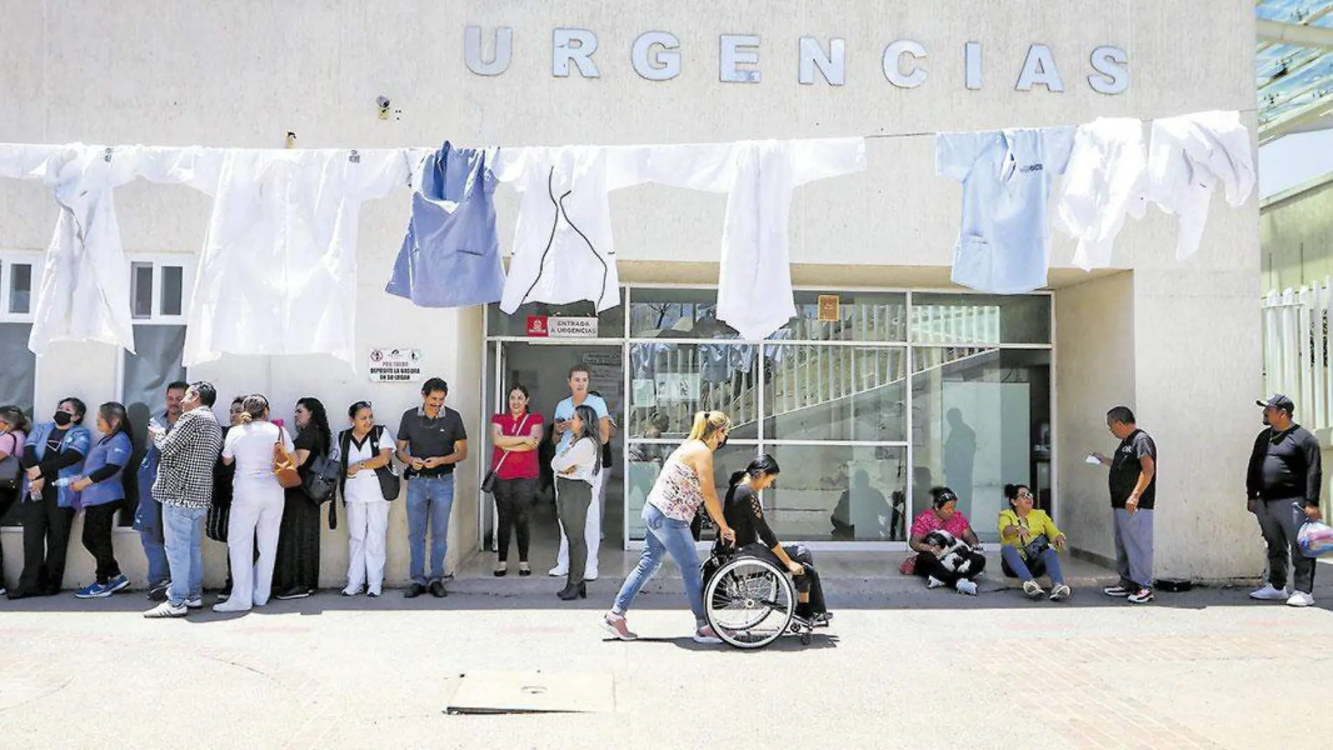 batas-colgadas-en-el-hospital-general-de-zacatcas