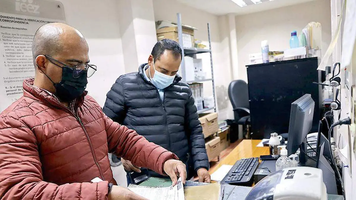 Entrega de documentación ante el IEEZ