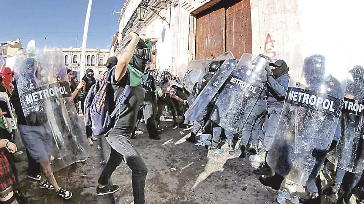 Gresca-afuera-de-palacio-de-gobierno