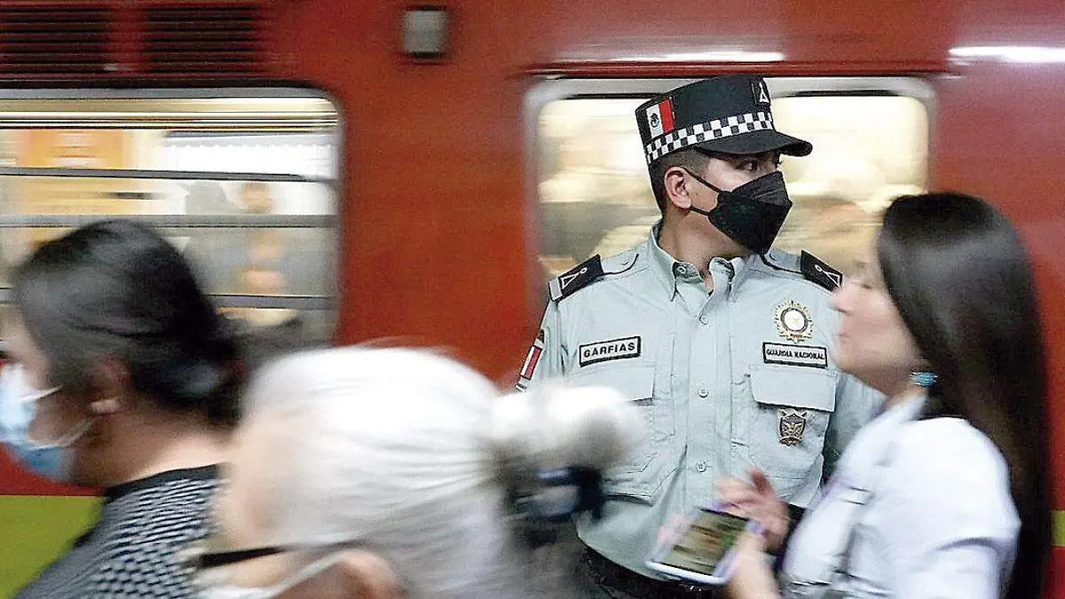 Guardia-Nacional-en-estación-del-metro