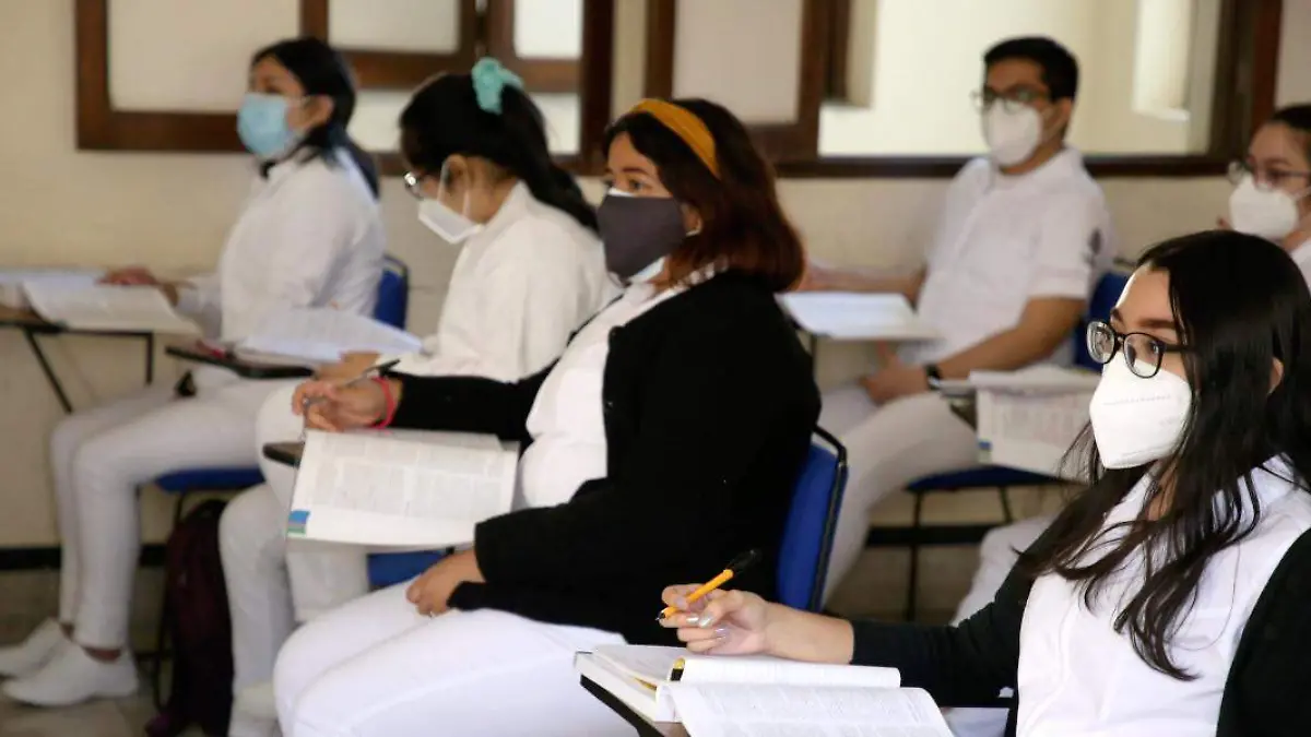 Alumnos de la escuela de medicina