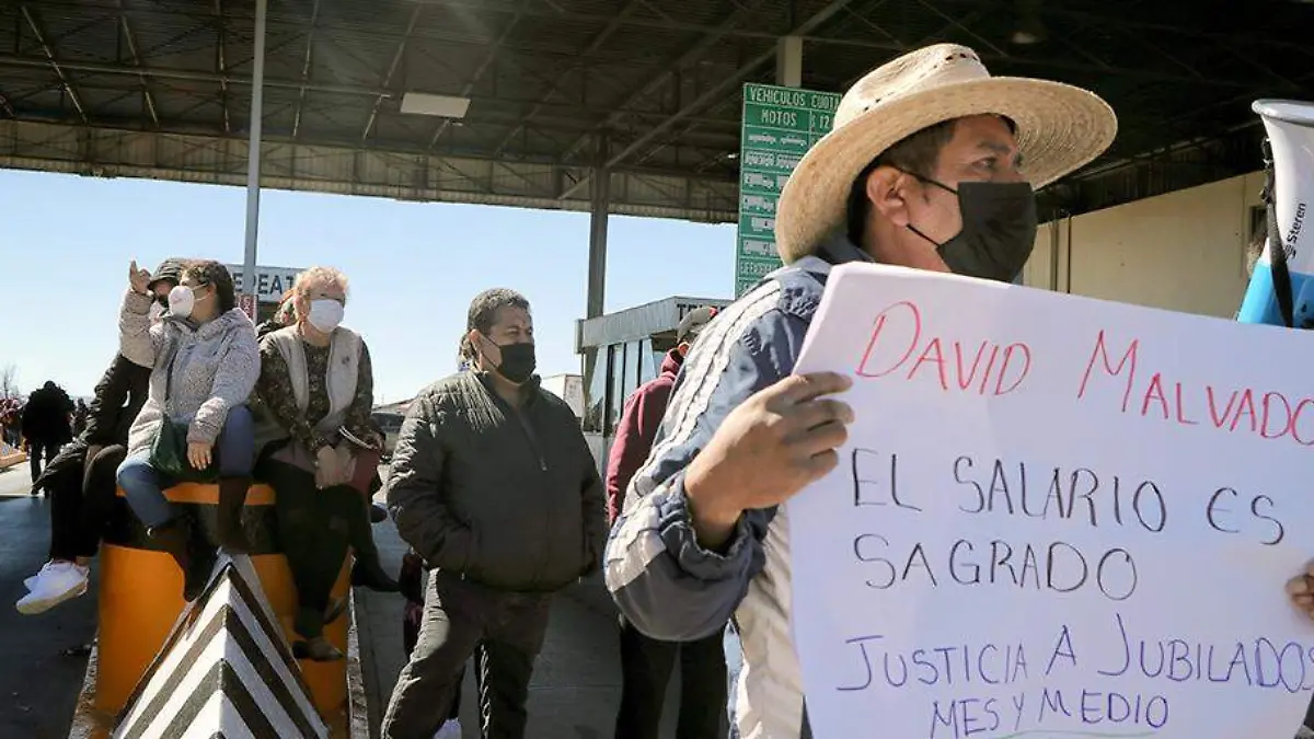 Maestros exigiendo su salario