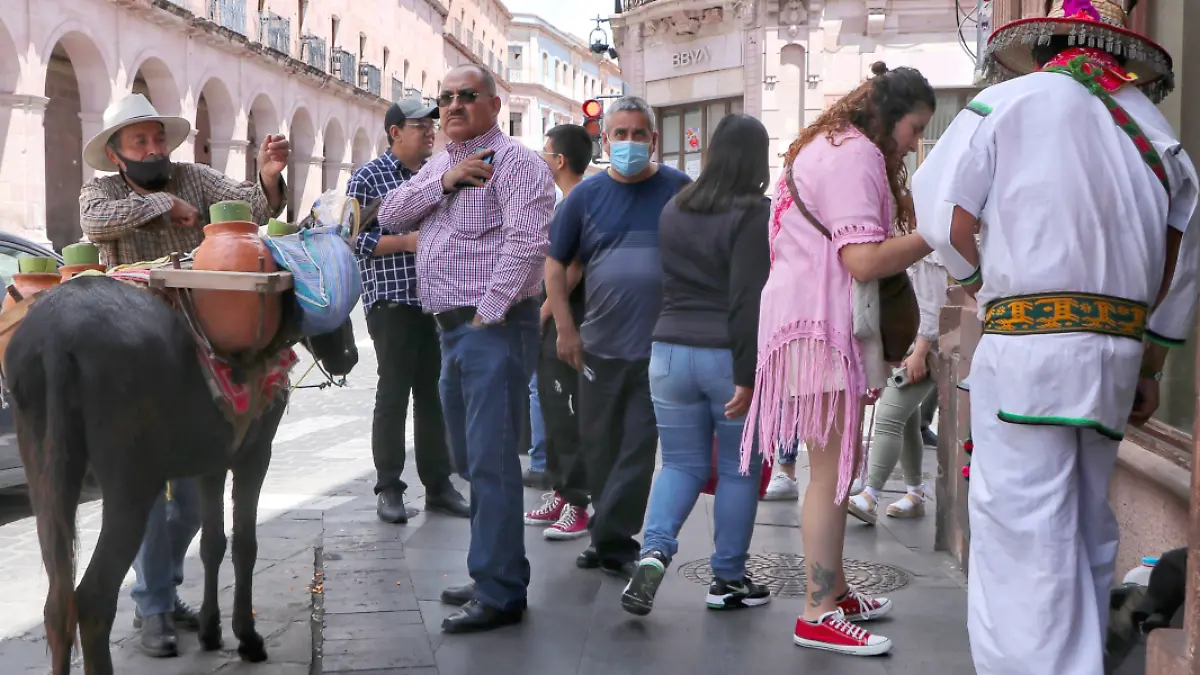 Gente en el centro de Zacatecas