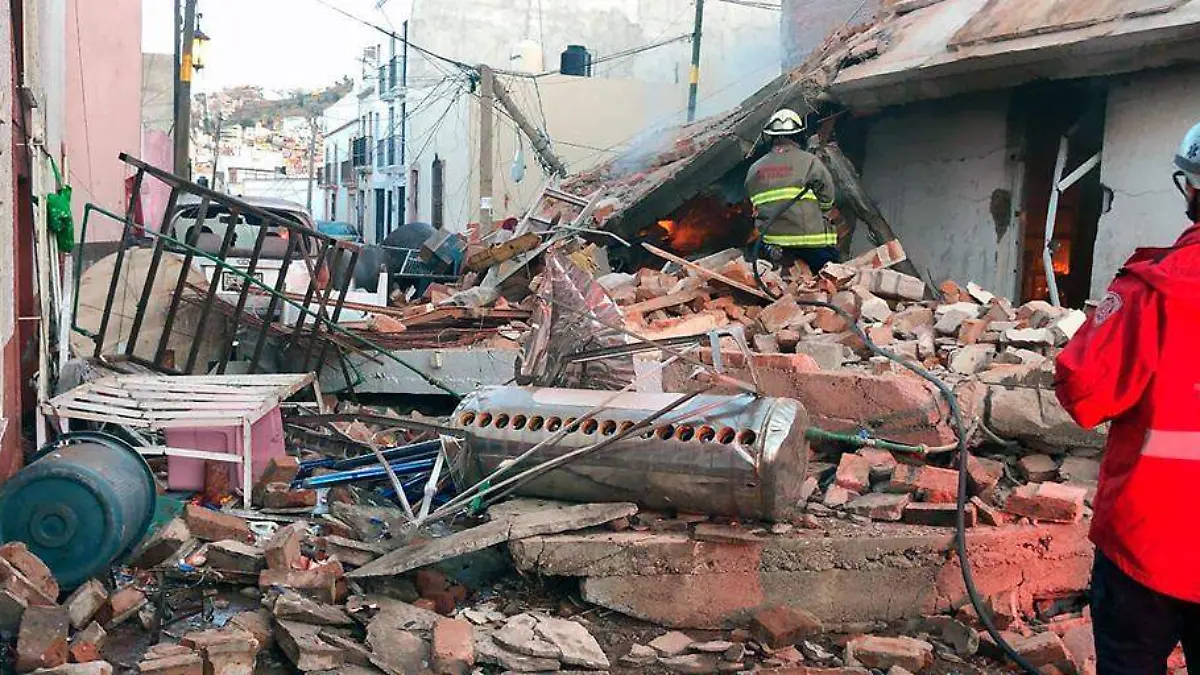 explosión de gas provoca derrumbe de vivienda