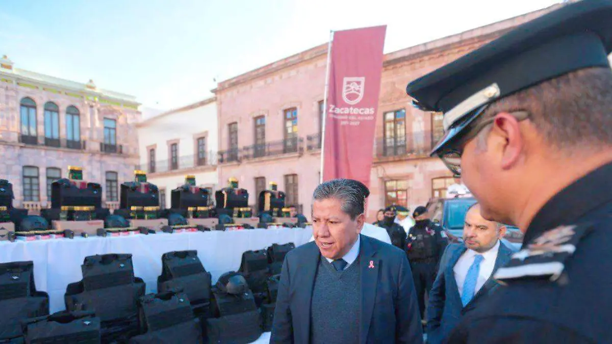 Gobernador de Zacatecas entregò equipo a policías