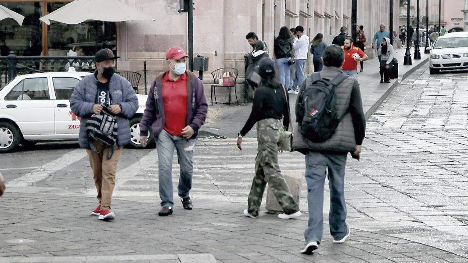 Personas-en-el-centro-de-la-ciudad-de-Zacatecas