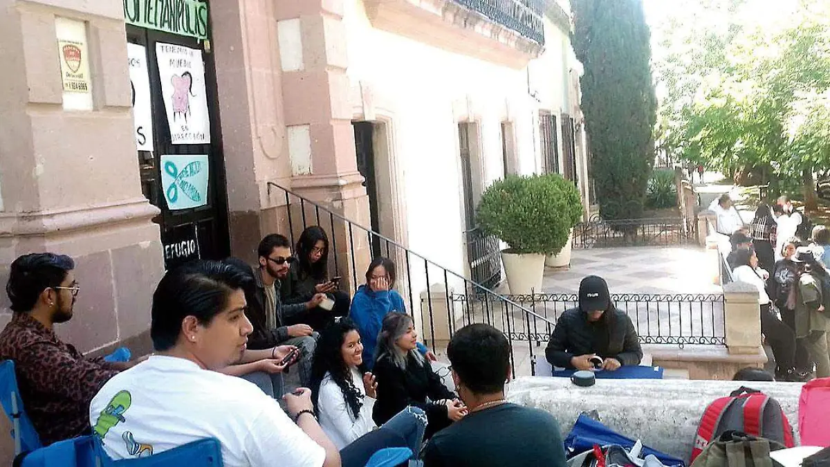 Protesta-en-escuela-de-restauración