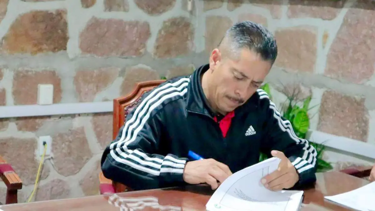 Líder del Supdacobaez en firma de acuerdo
