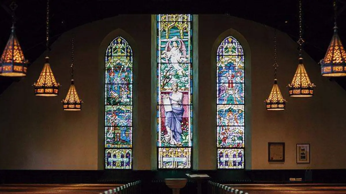 Vitralenelinteriordeunaiglesia