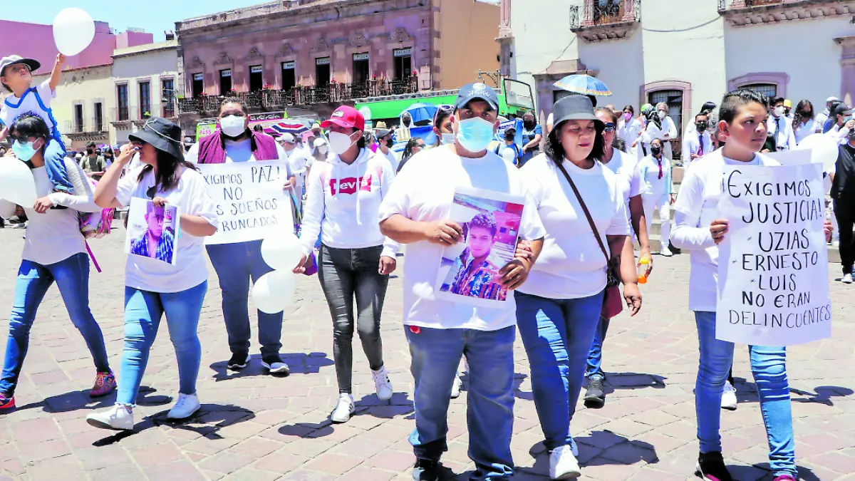 Protesta de familiares y amigos de jóvenes asesinados