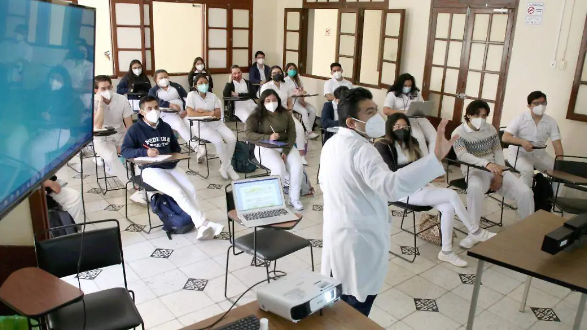 Clases en escuela de medicina