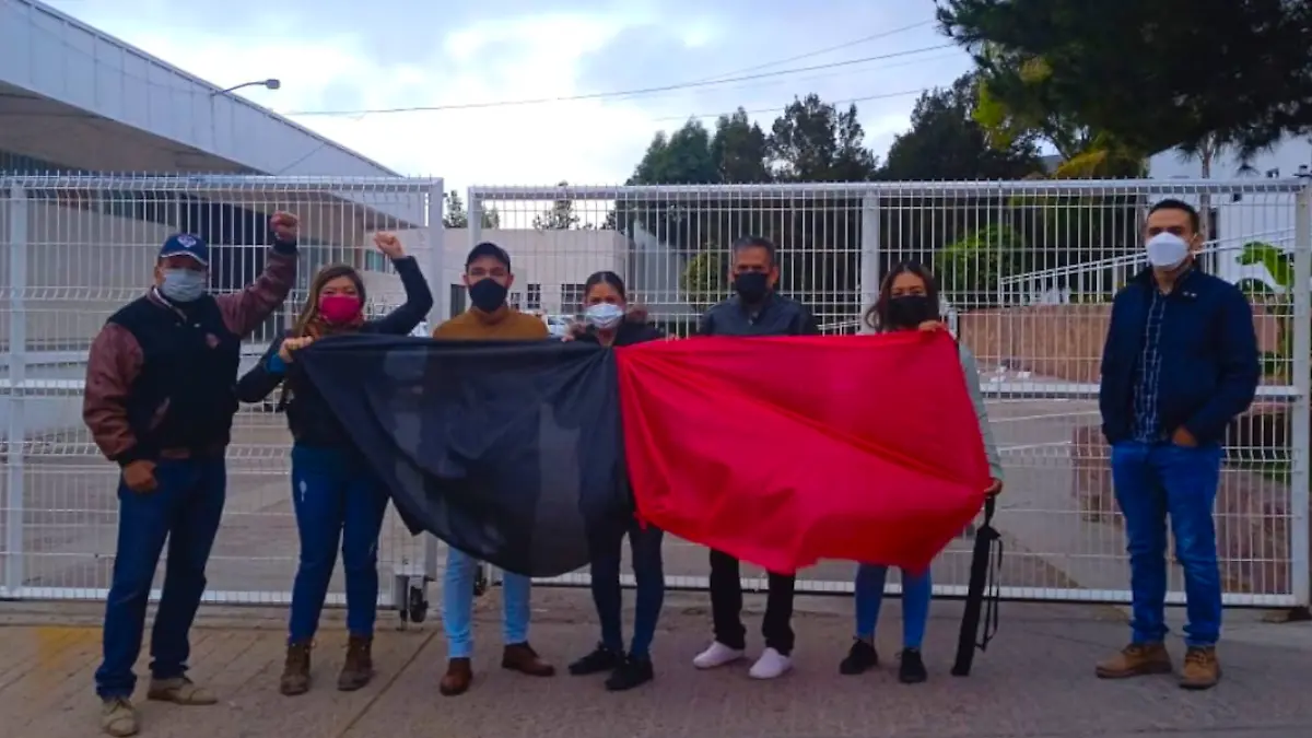 Docentes bloqueando accesos a la SEZ