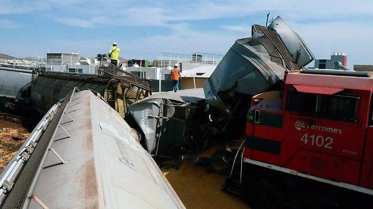 Fueron 14 los vagones volcados, según el reporte de la SICT