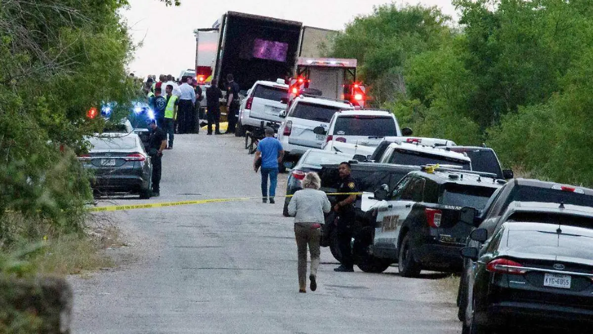 Tráiler encontrado en San Antonio, Texas, en el que 53 migrantes murieron; se confirmaron que dos eran zacatecanos