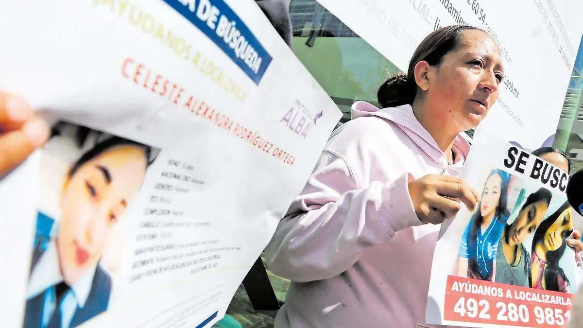 Familiares de menor desaparecida