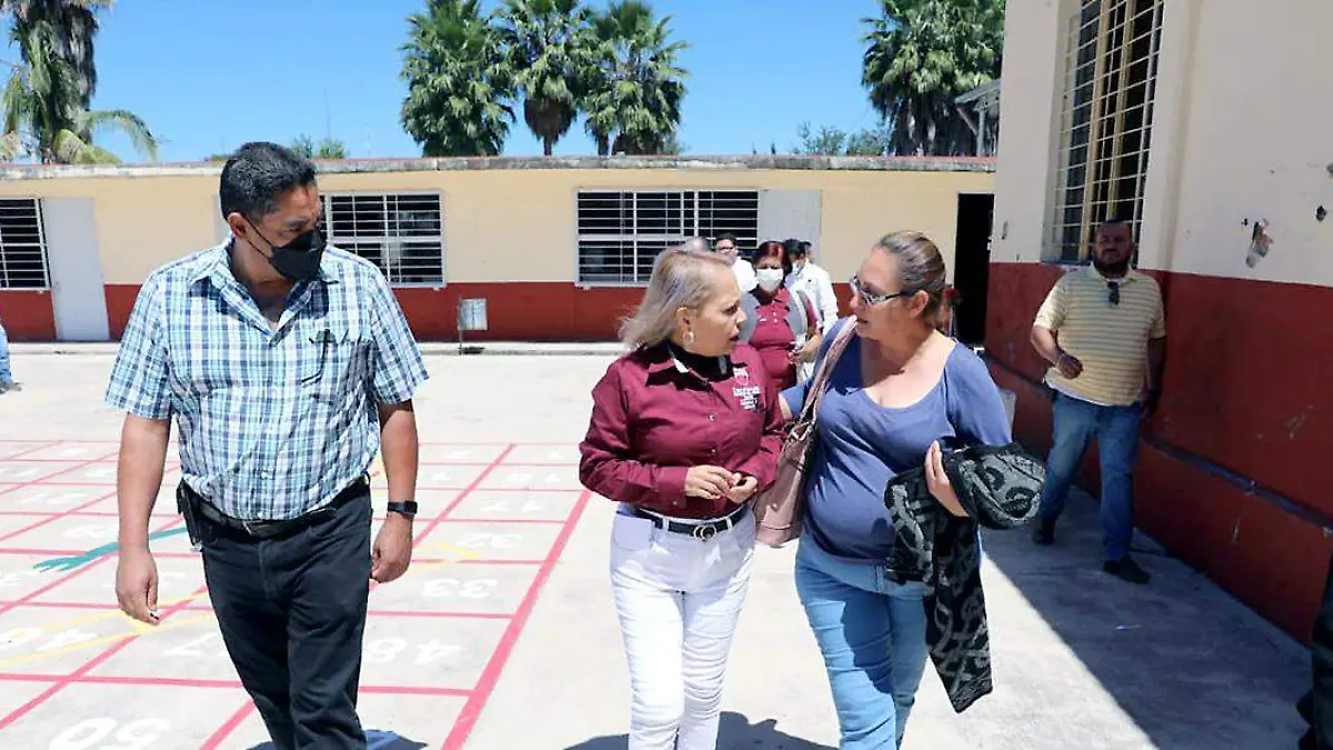 Secretaria de Educación de Zacatecas (C) con maestros