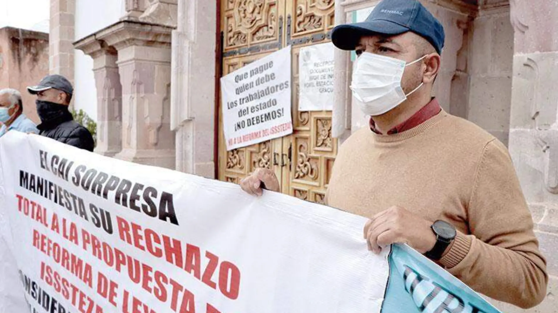 pensionadosyubiladosprotestaronafueradelcongresodelestado