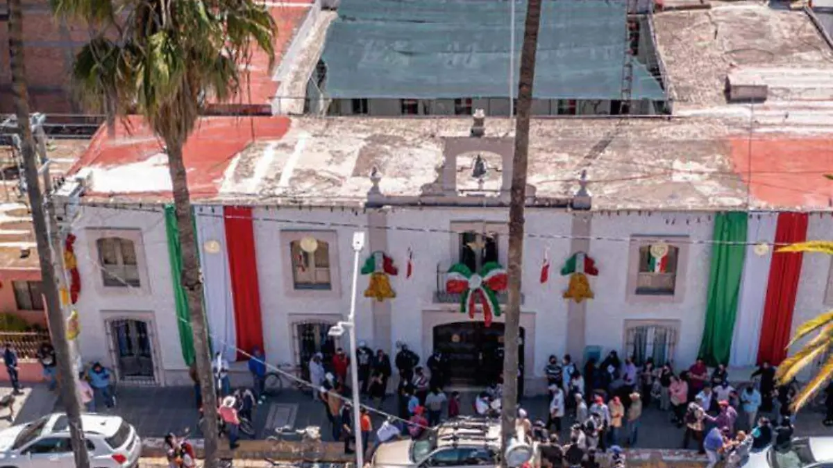 Ex trabajadores protestando afuera de la alcaldía de Loreto, Zacatecas