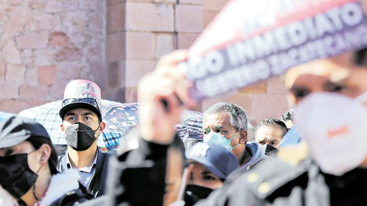 Docentes zacatecanos se manifestaron exigiendo el pago de su salario