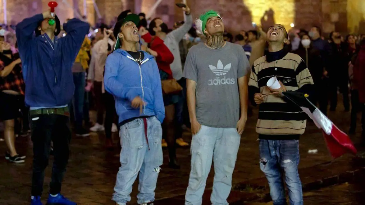 Turistas celebrando el grito de independencia en Zacatecas