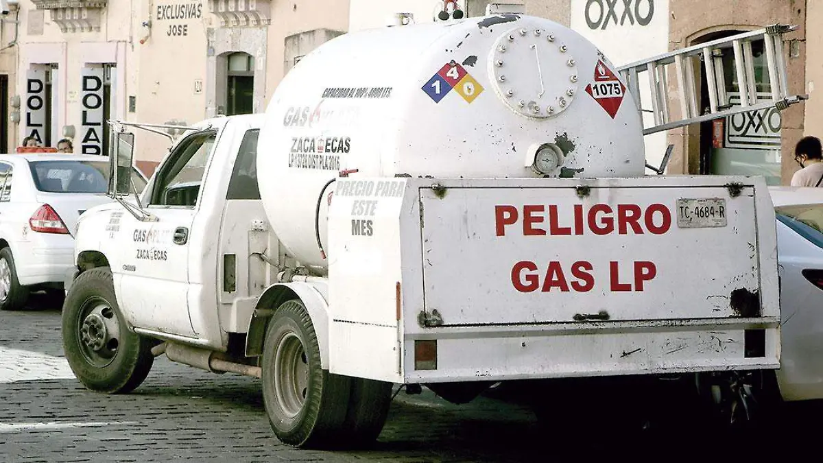 Vehículo-distribuidor-de-gas-lp-en-el-centro-de-Zacatecas