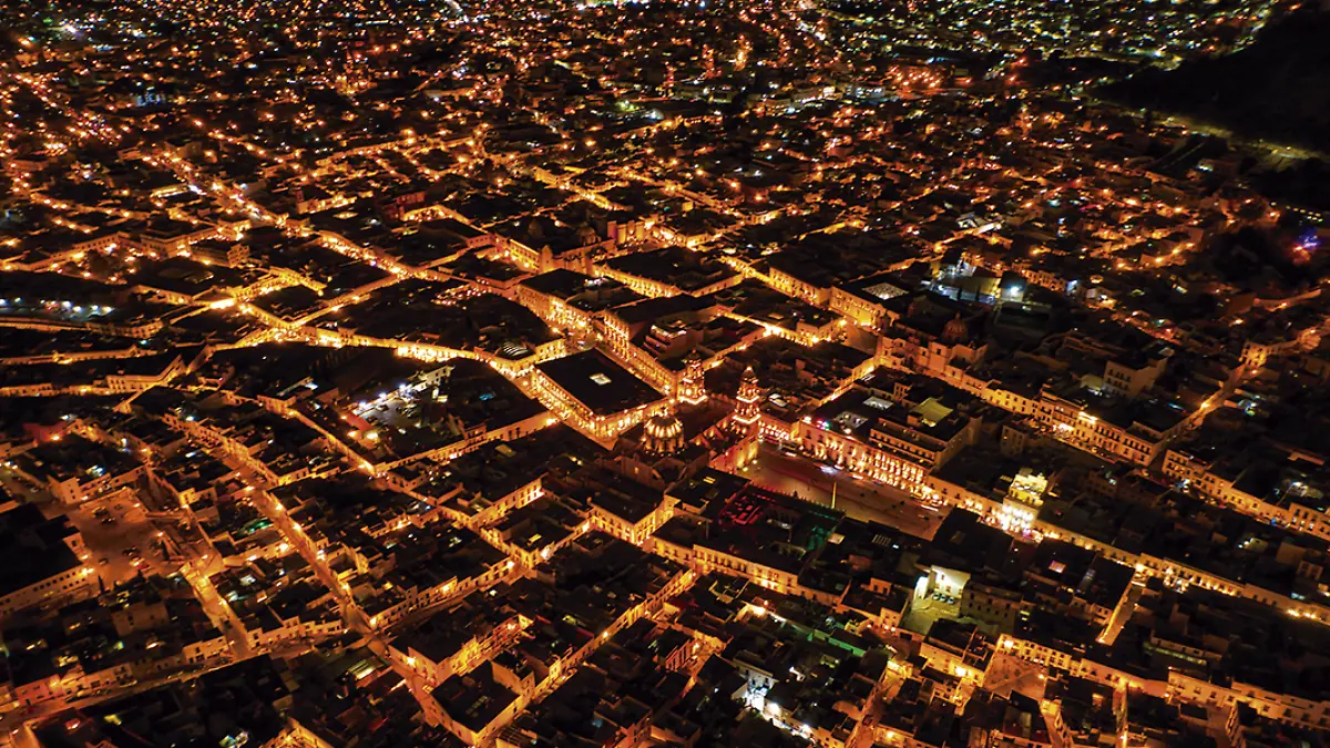 Ciudad-de-Zacatecas-con-luces-encendidas
