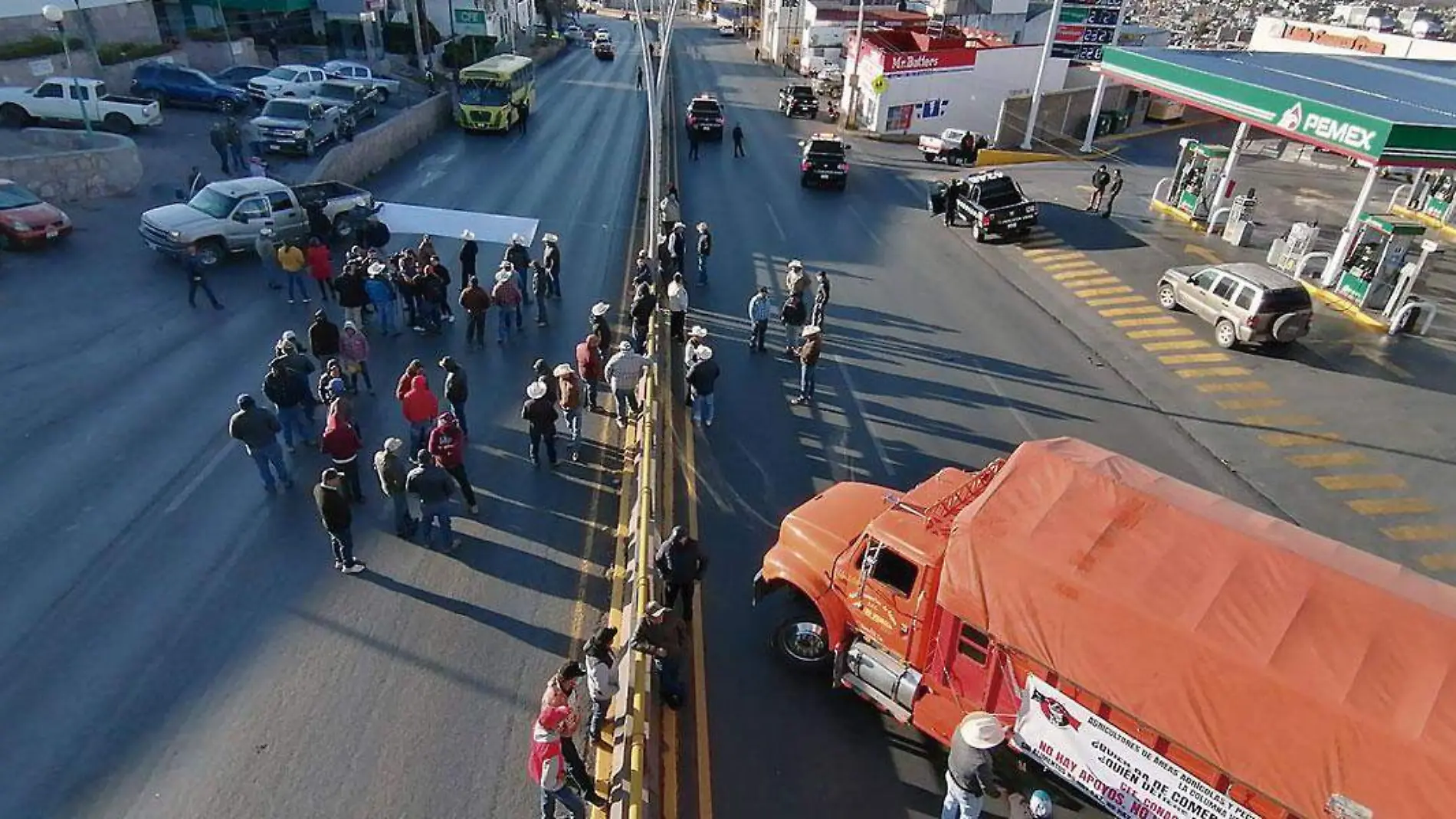 Bloqueo-de-productores-frente-a-CFE-en-Zacatecas