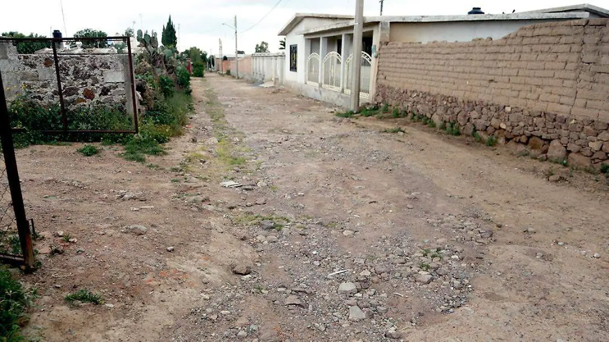 Camino sin pavimentar