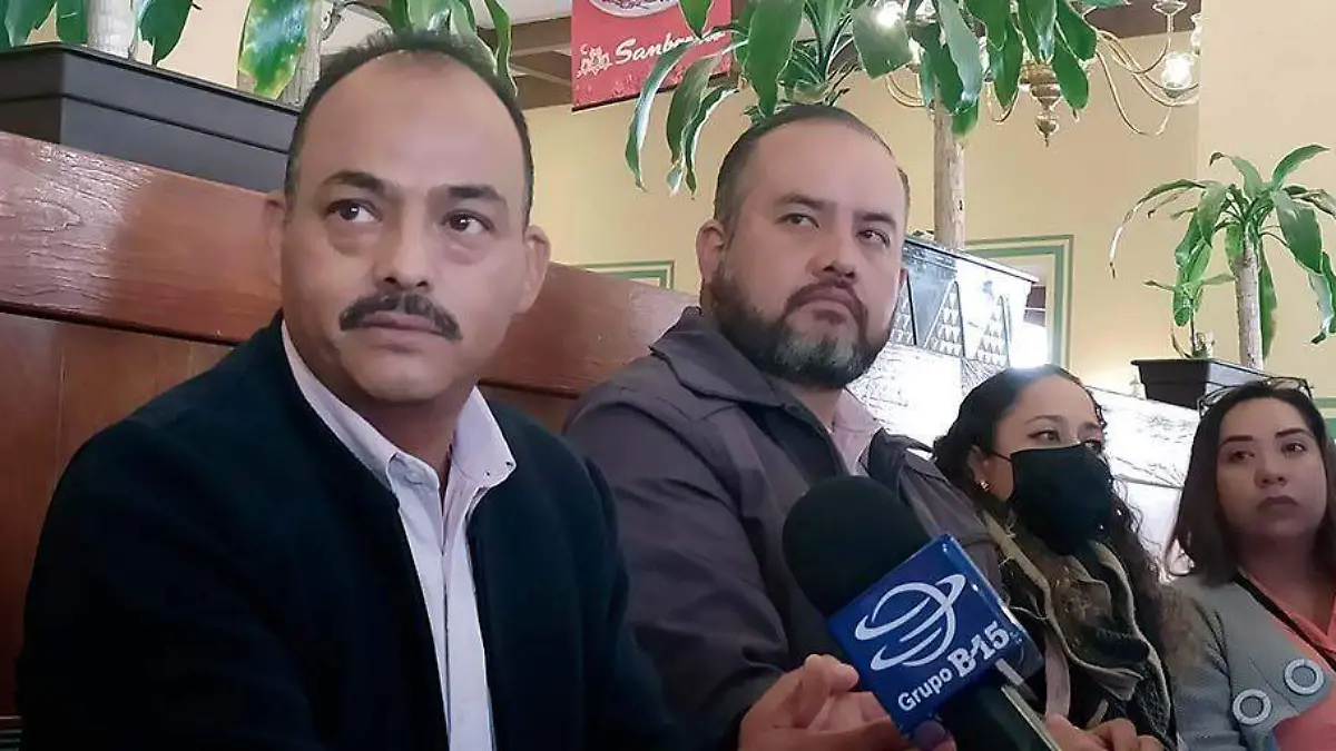 Líder sindical del Cecytez en conferencia de prensa