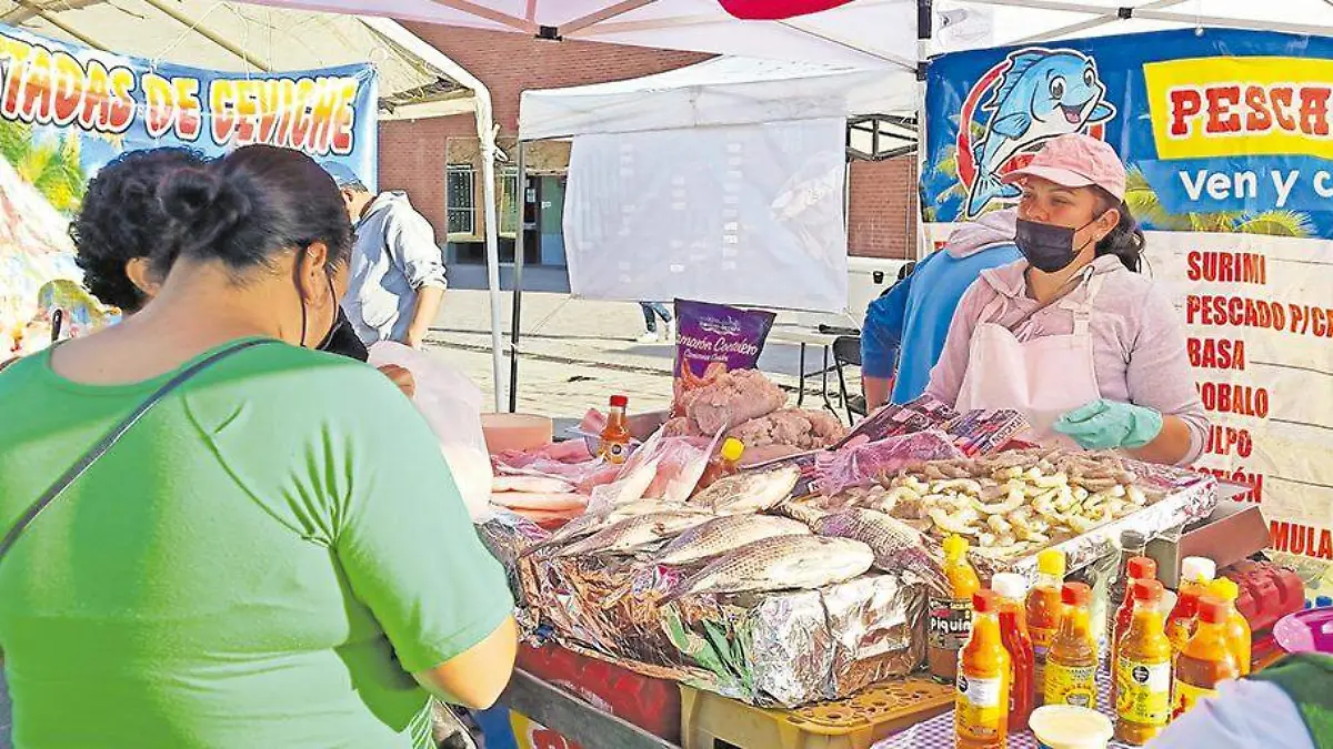 Venta de pescado en tianguis de cuaresma