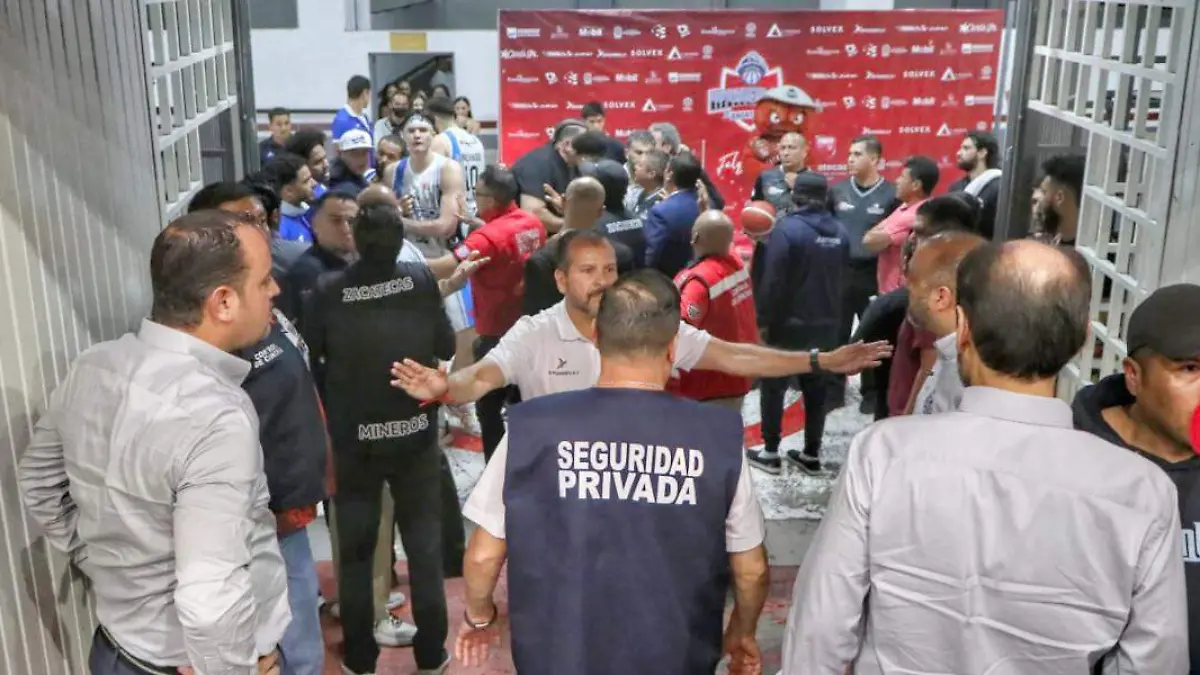 Connato de pleito en partido de basquetbol