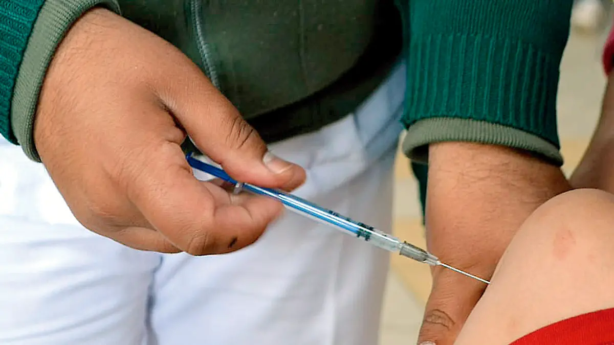 aplicación de vacuna contra covid a menor de edad