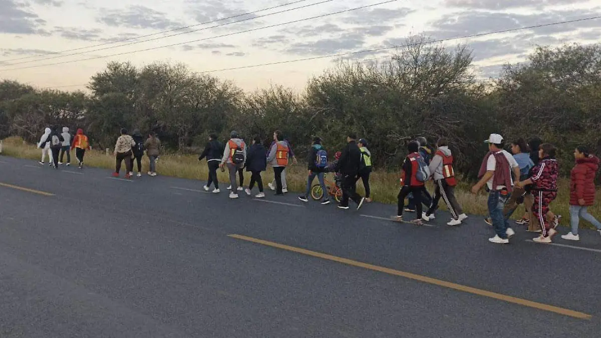 Peregrinos caminando a Villanueva, Zacatecas