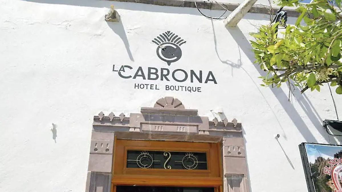 Fachada-hotel-La-Cabrona,-Jerez,-Zacatecas