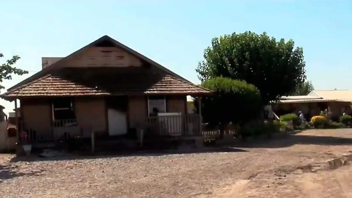 Vivienda incendiada en la comunidad de Dos Palos, California