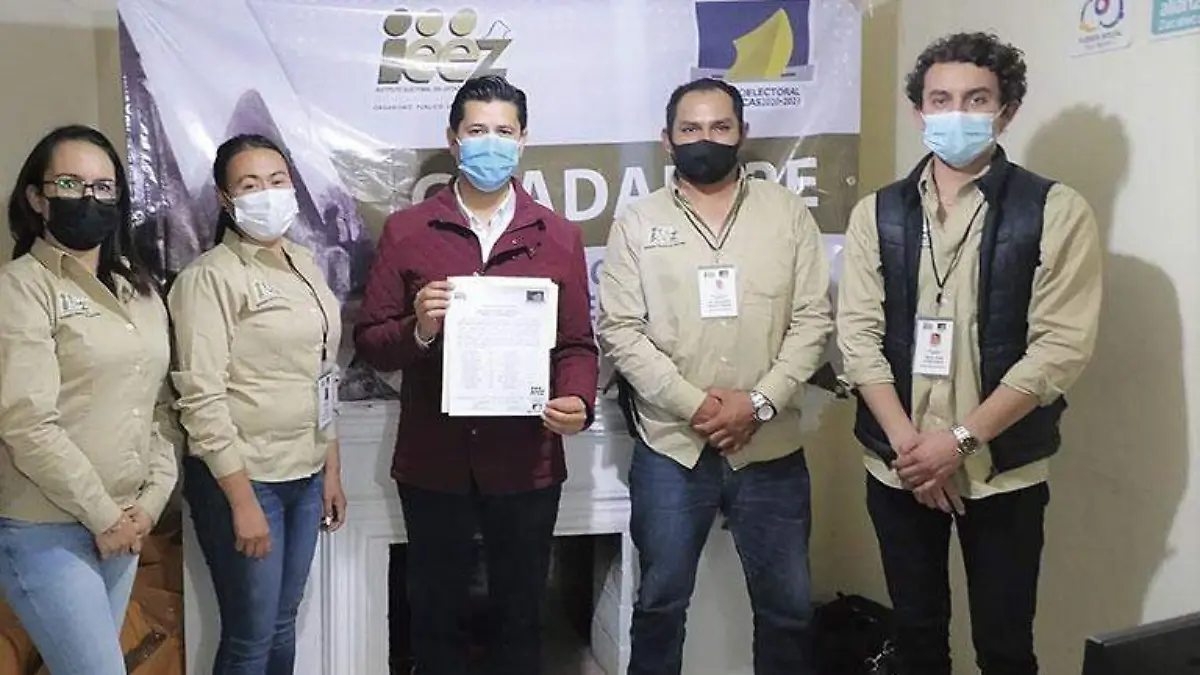 juliocesarchavezrecibioconstanciadealcaldeelecto