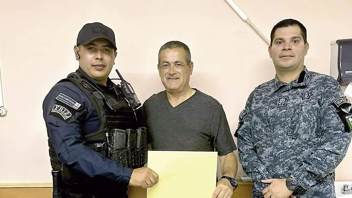 Policía