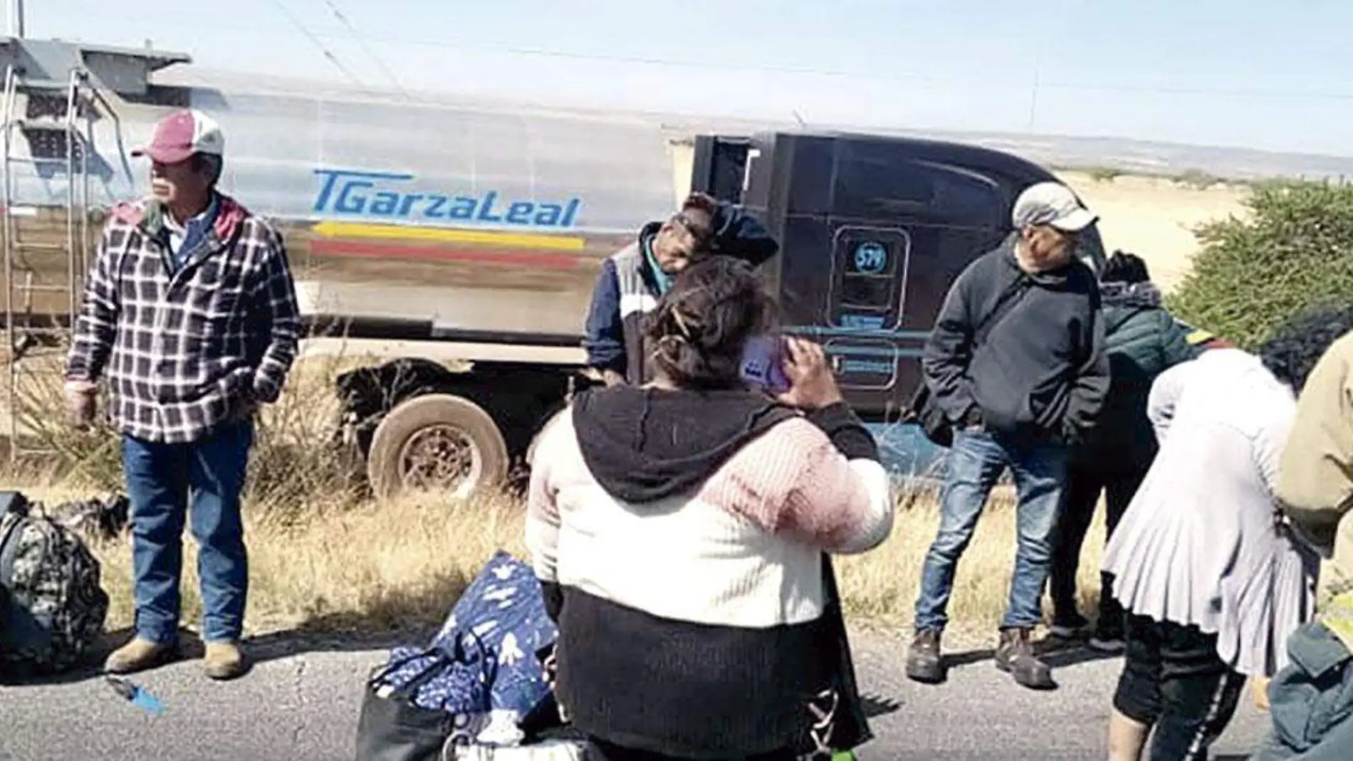 Pasajeros-de-autobús-turístico-accidentado