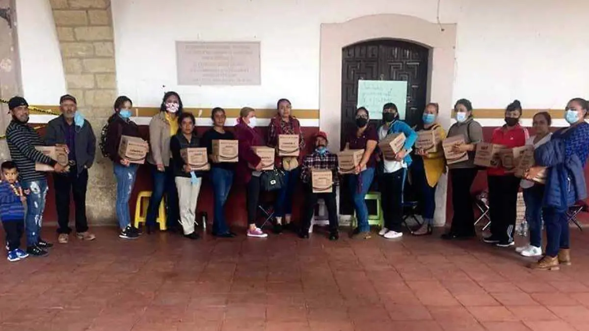 Profesores que tienen tomada la alcaldía de Cuauhtémoc recibieron despensas
