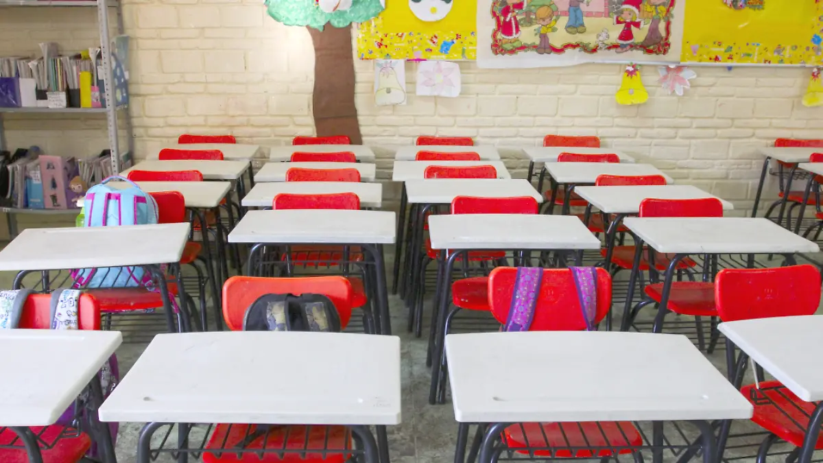 Pupitres en salón de clases