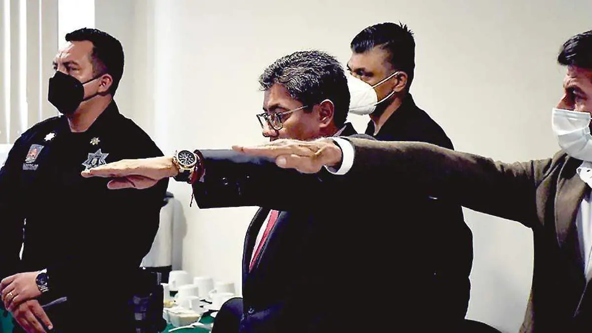 Saúl Monreal Ávila (C) toma protesta como presidente del Consejo Intermunicipal de Seguridad Pública