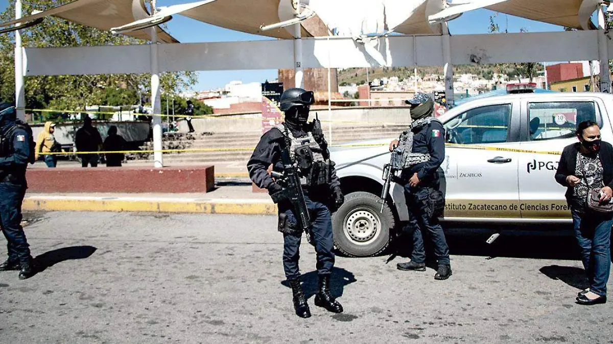 Policías-en-la-plaza-bicentanario-zacatecas